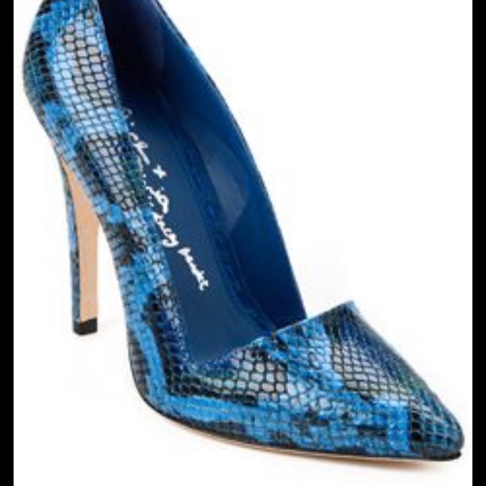 Alice and Olivia Dina snake skin pumps